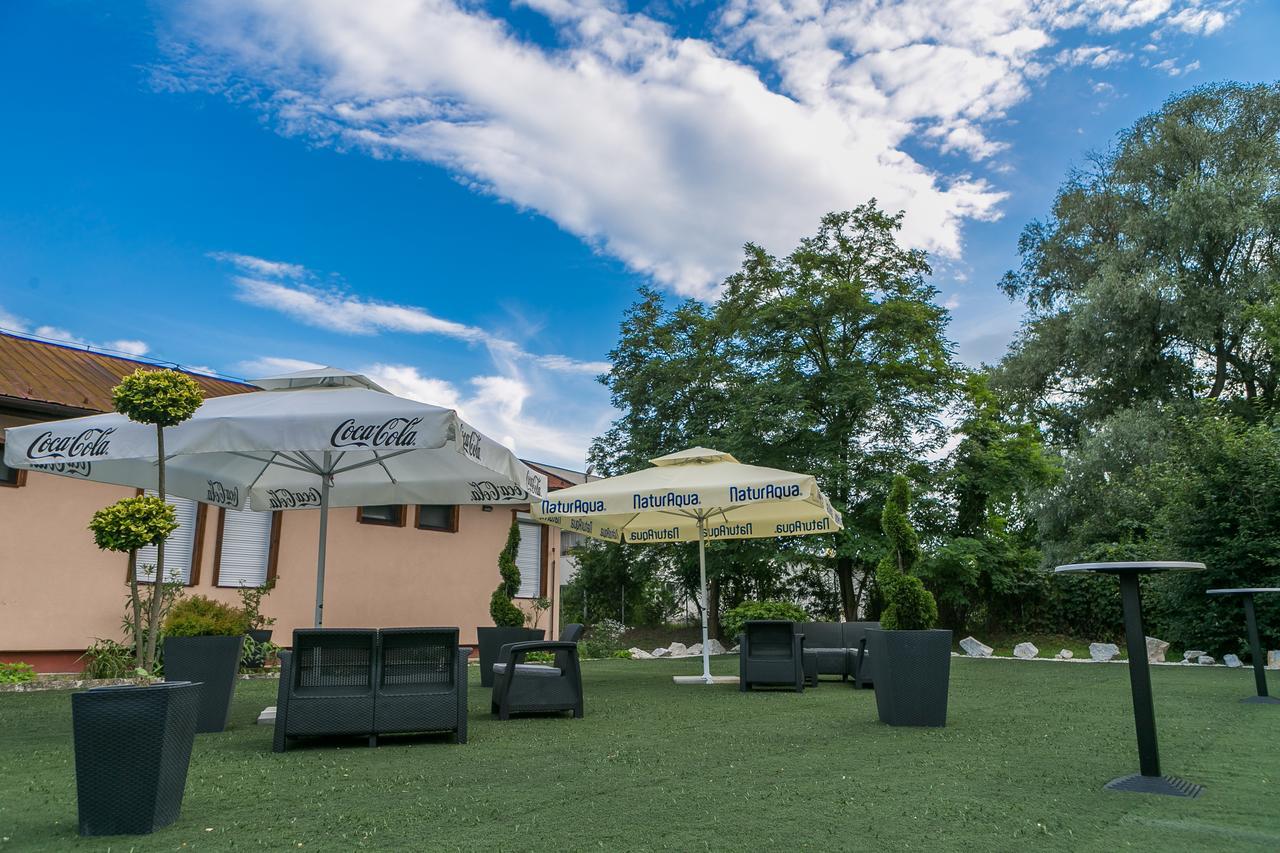 Sztar Motel Etterem Balassagyarmat Zewnętrze zdjęcie