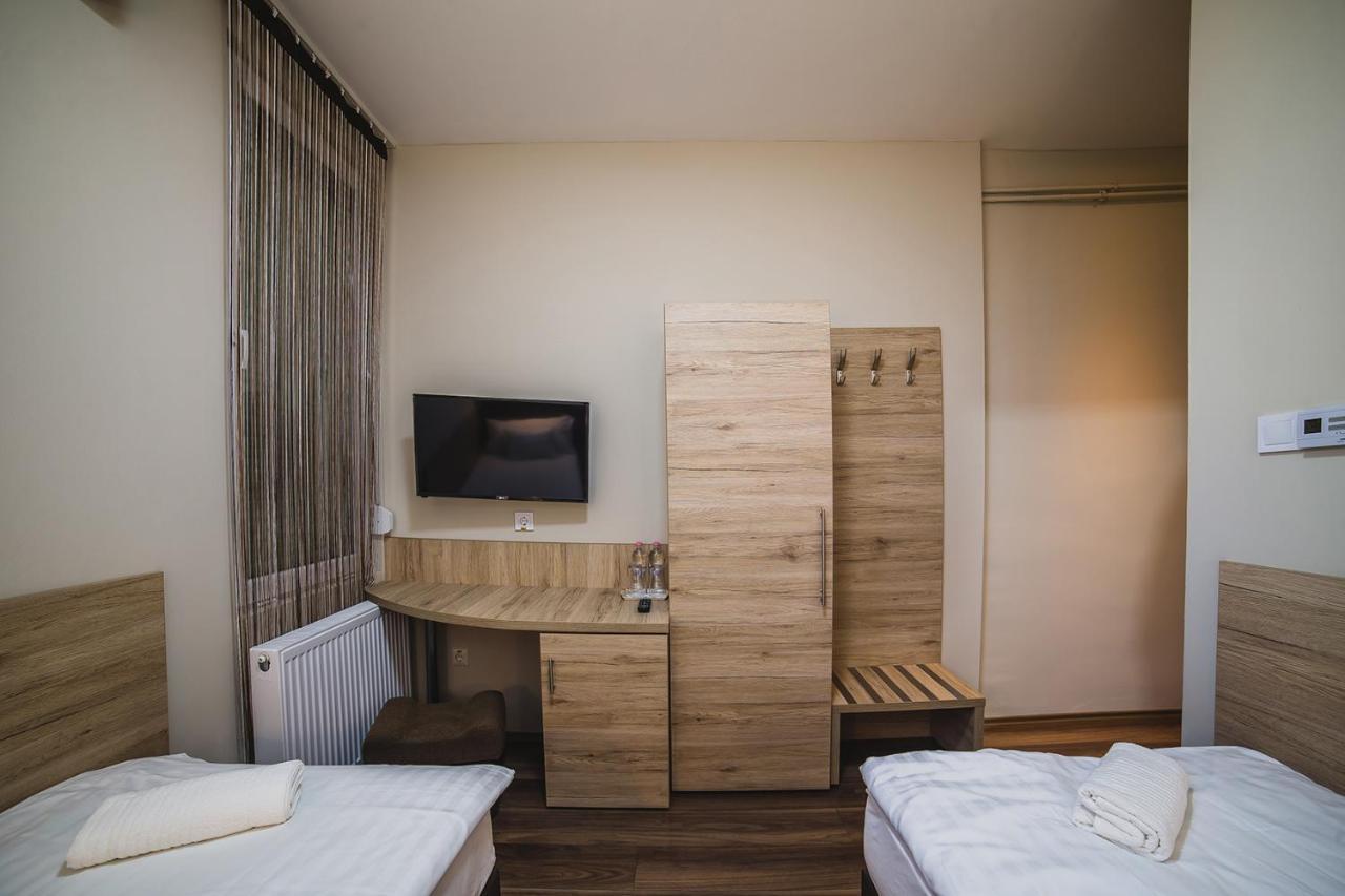 Sztar Motel Etterem Balassagyarmat Zewnętrze zdjęcie